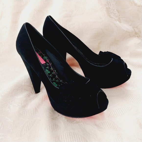 Betsey Johnson Shoes - Vintage Betsey Johnson Black Peep Toe Pumps